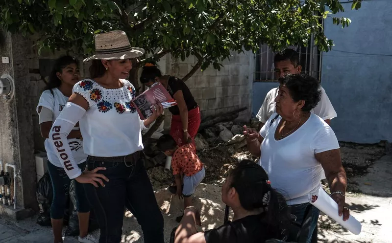 Marybel Villegas Canché, candidata al Senado de la República por la coalición “Juntos Haremos Historia” visitó a cientos de quintanarroenses este viernes. (SIPSE)
