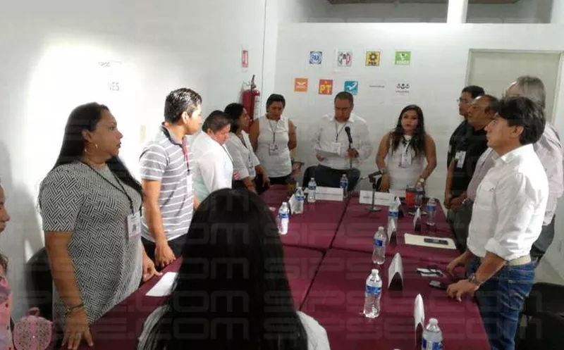 Abre Consejo sesión municipal en Tulum (Sara Cauich)