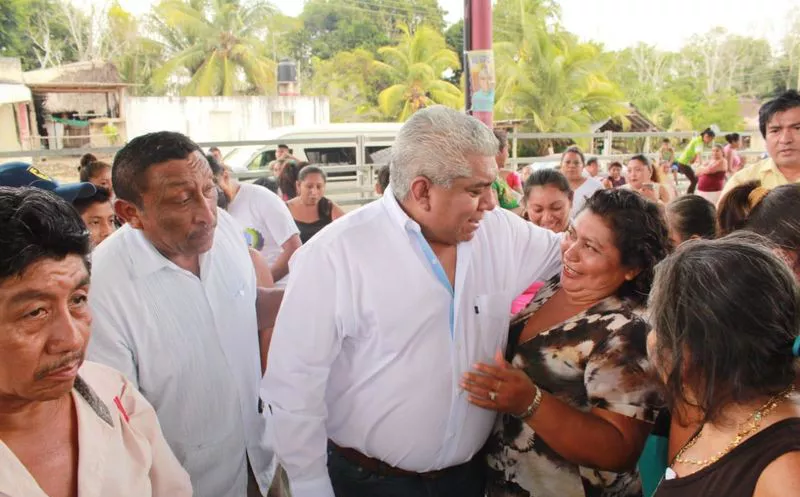 Pedro Pérez Díaz inició su campaña en la comunidad de Chancah Veracruz. (Redacción/SIPSE)