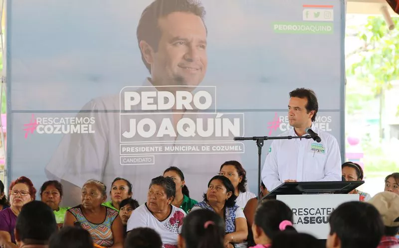 "Dignificaremos la labor de los elementos de la corporación policíaca", afirmó el candidato Pedro Joaquín. (Redacción/SIPSE)