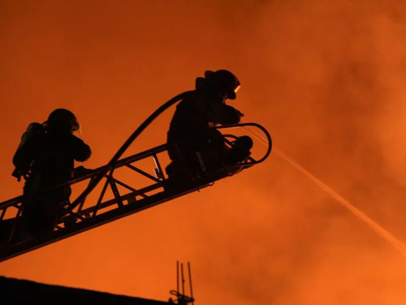 Los bomberos tuvieron un fin de semana intenso en el DF. (Notimex)