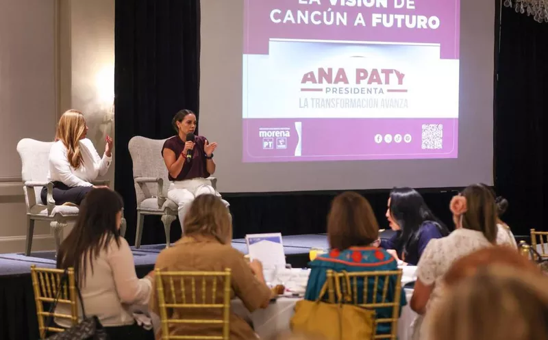 Ana Paty comparte en un foro, la visión para un Cancún moderno y eficiente / (Foto: Cortesía)