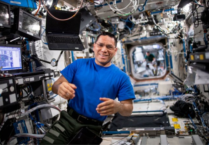 E oltre!  Frank Rubio batte il record di tempo trascorso nello spazio