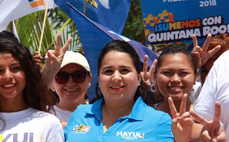 La candidata al Senado se sumó a la Marcha por la Paz en Puerto Morelos. (Foto: Redacción)