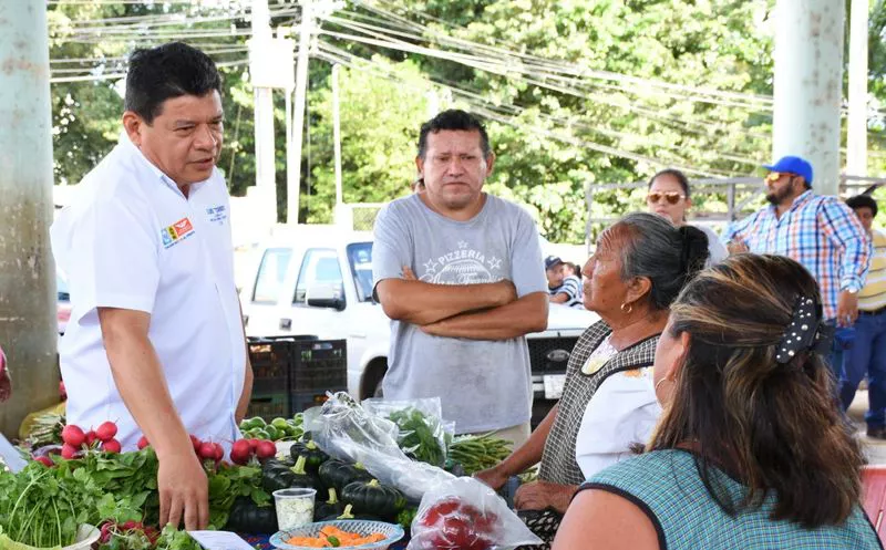 El candidato de la coalición Por Quintana Roo al Frente afirma que el turismo es sólo una oportunidad, pero existen otras. (Redacción/SIPSE)