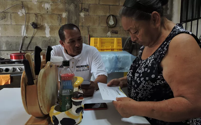 El candidato del partido de la coalición “Orden y Desarrollo por Quintana Roo” escuchó a cada uno de los ciudadanos. (Redacción/SIPSE)