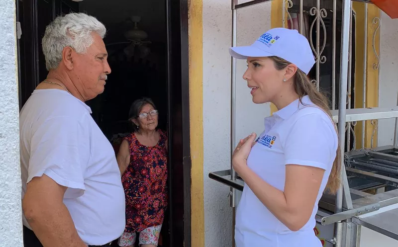 La candidata del PAN-PRD-PES reconoció que el problema de salud es apremiante en Isla y Lázaro Cárdenas. (Foto: Comunicado)