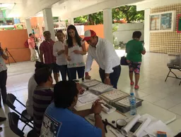 Vota Juan Carrillo Soberanis en Isla Mujeres