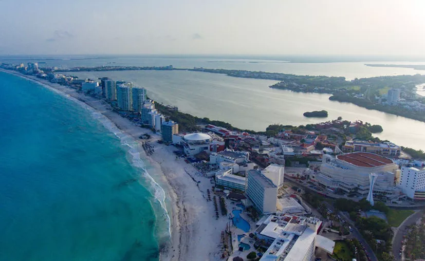 Semarnat pone a consulta puente en la zona hotelera de Cancún. (Foto: Harold  Alcocer)