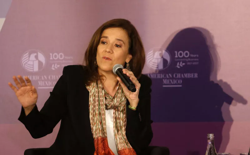 Margarita Zavala de Calderón, en una reunión con empresarios, reclamó que no se tome en cuenta a todos los candidatos presidenciales. (Notimex)