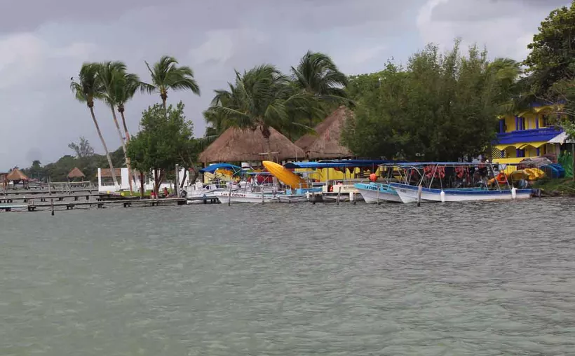 Servicios turísticos en la Laguna de Bacalar. (Daniel Tejada/SIPSE)