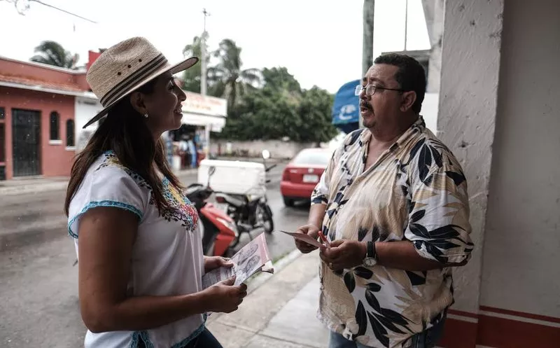 Marybel Villegas se comprometió con trabajadores, amas de casa y micro empresarios de Playa del Carmen. (SIPSE)