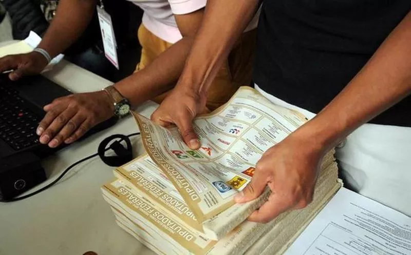 Suspensión temporal de la votación en la casilla 0219 ubicada en la colonia Melchor Ocampo de Kanasín por riesgo de violencia. (Milenio Novedades)