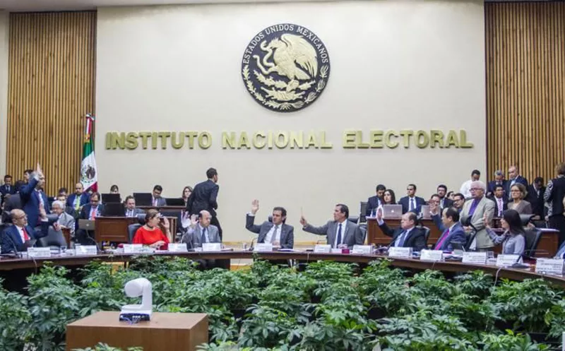 El Consejo General del Instituto Nacional Electoral (INE) aprobó en sesión extraordinaria diversos ajustes a los tres debates presidenciales. (Foto: UnoTV)