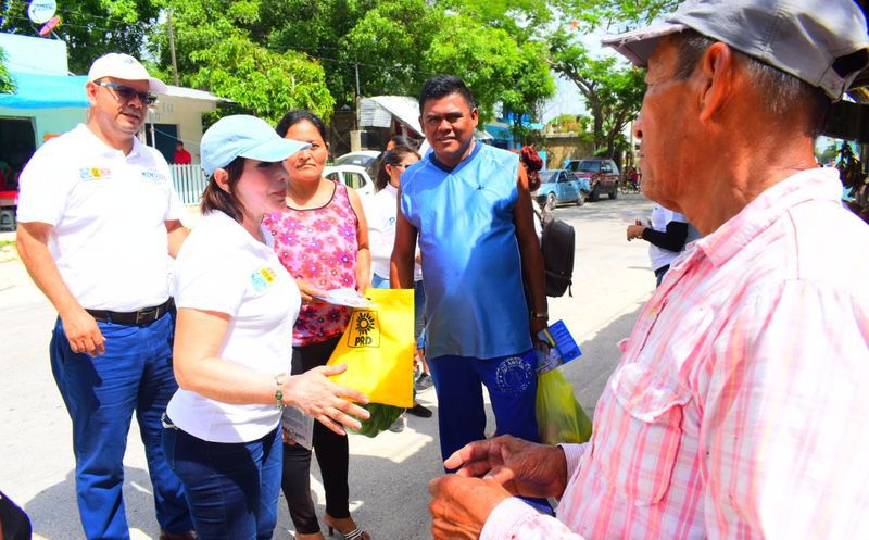 Afirma la candidata a diputada federal por el Distrito 04 de la coalición “Por Quintana Roo al Frente” que la economía familiar es una de las principales preocupaciones de la gente. (Redacción/SIPSE)