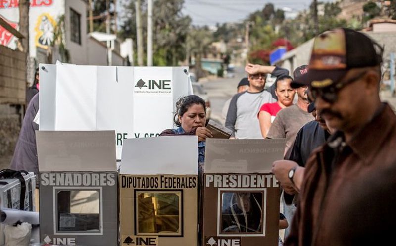 La PGR descarta hechos graves durante las primeras seis horas de la jornada electoral en México. (Crónica)