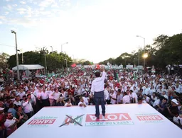 Con 120 mil simpatizantes cierra campaña Mauricio Sahuí