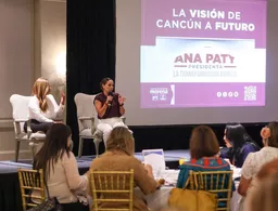 Ana Paty comparte en un foro, la visión para un Cancún moderno y eficiente