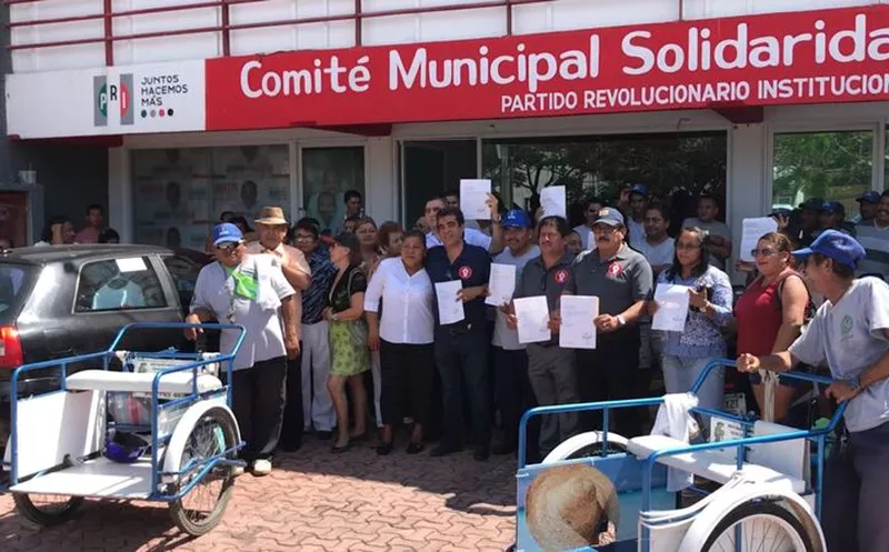Cinco organizaciones firmaron un documento en el que renuncian al PRI y ponen su confianza Torres Gómez.