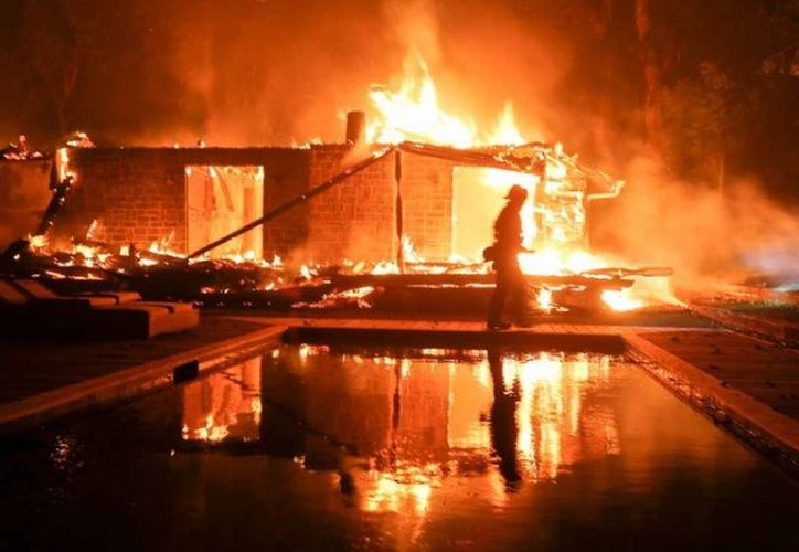 Incendio en California ha dejado al menos nueve muertos