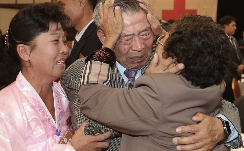 Resultado de imagen para familias coreanas se reunen
