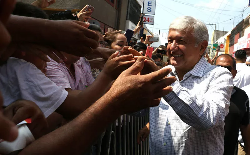 Andrés Manuel López Obrador dijo que terminará con lujos en el gobierno. (Notimex)