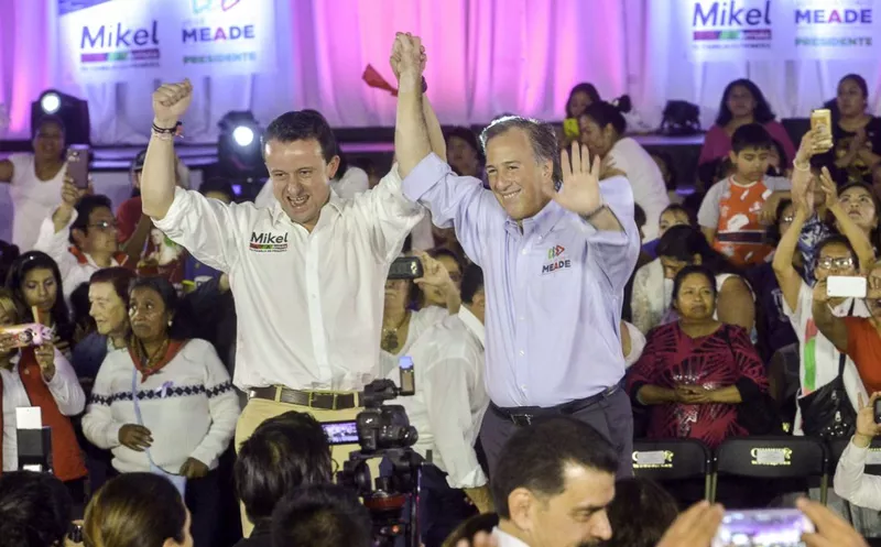 Mikel Arreola y José Antonio Meade en acto de campaña de este lunes, en Ciudad de México. (Foto: El Financiero)