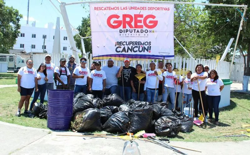 El candidato encabezó una jornada de limpieza por el parque deportivo y recreativo "Juan Bosco", ubicado en la Región 225. (Foto: Redacción)