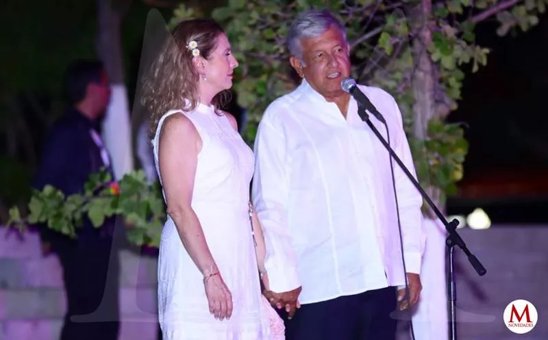 López Obrador acompañado de su esposa, Beatriz Gutiérrez Müller. (Jorge Acosta/Milenio Novedades)